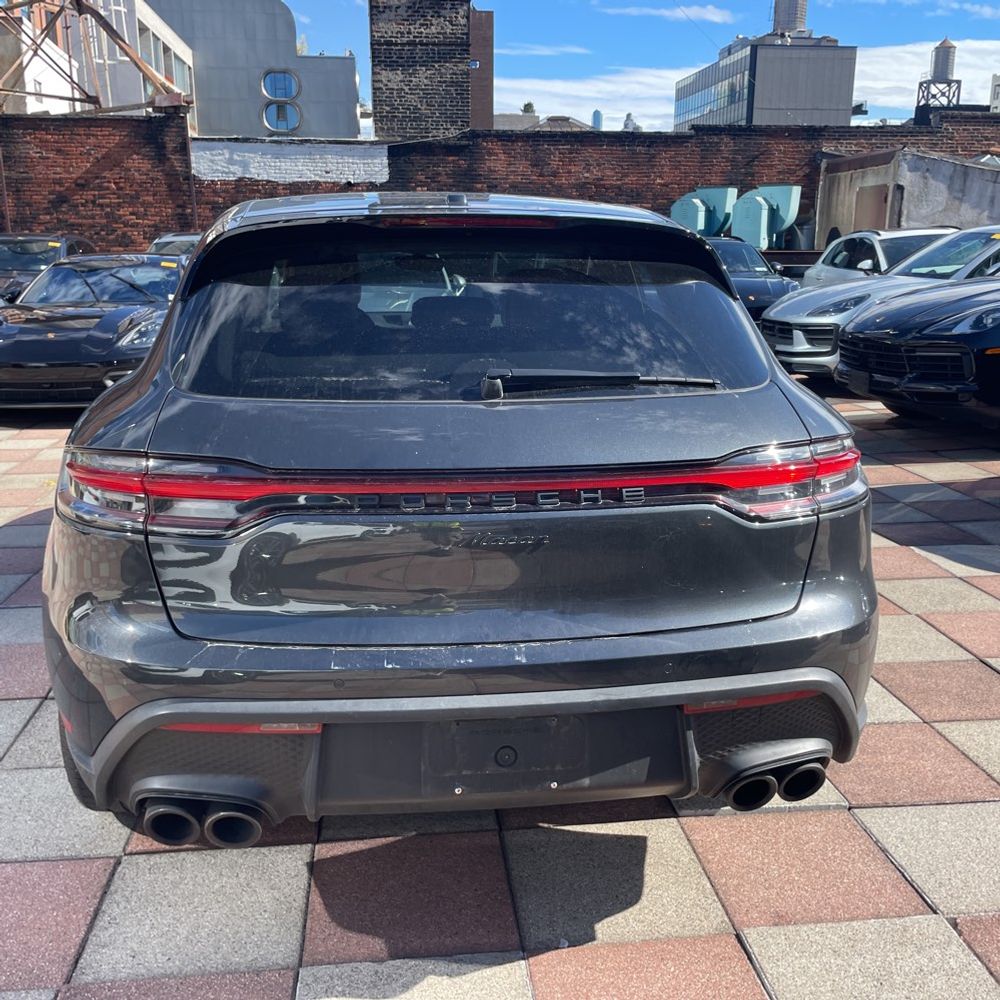 2022 Porsche Macan Base