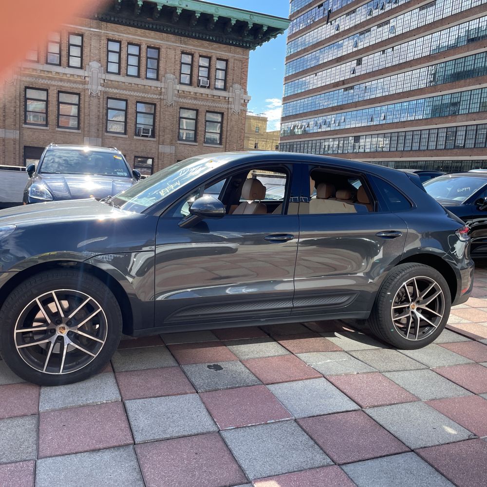 2022 Porsche Macan Base