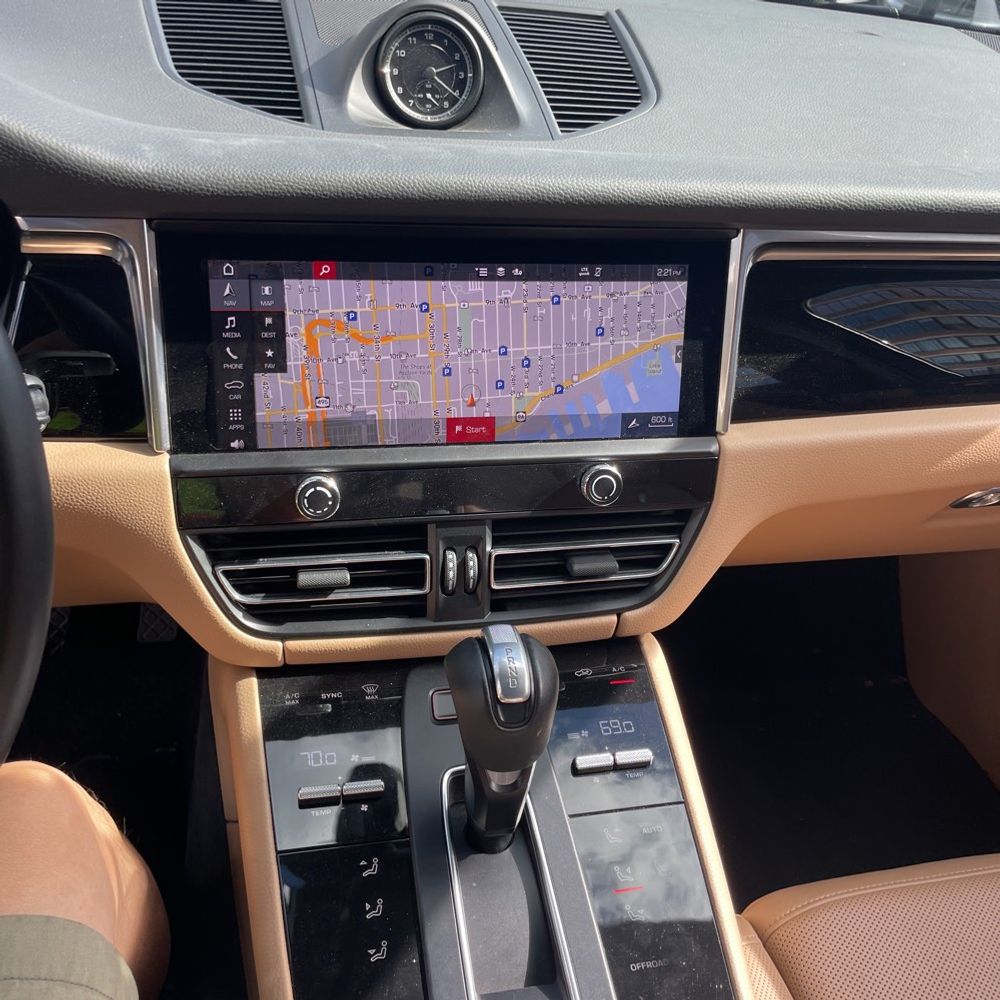 2022 Porsche Macan Base