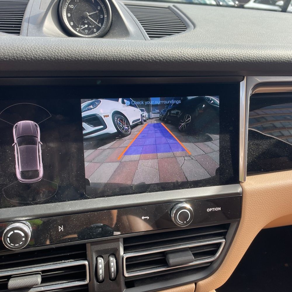 2022 Porsche Macan Base