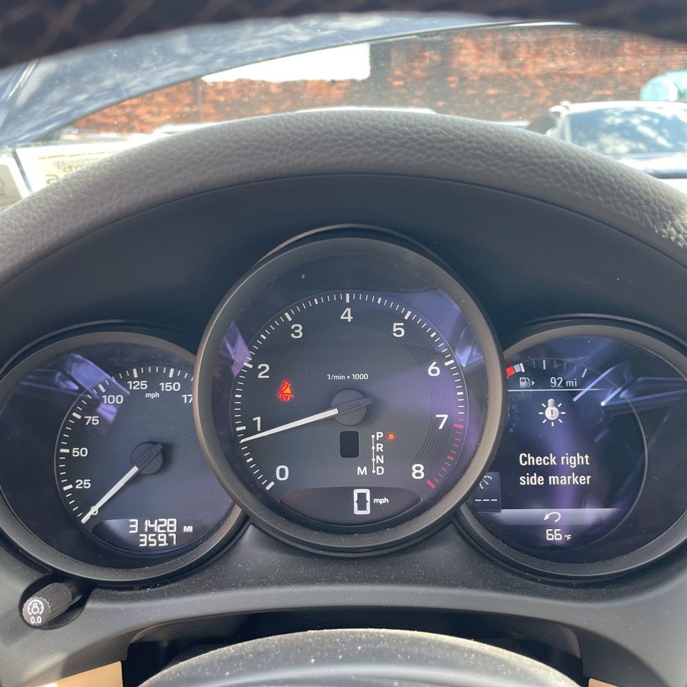 2022 Porsche Macan Base