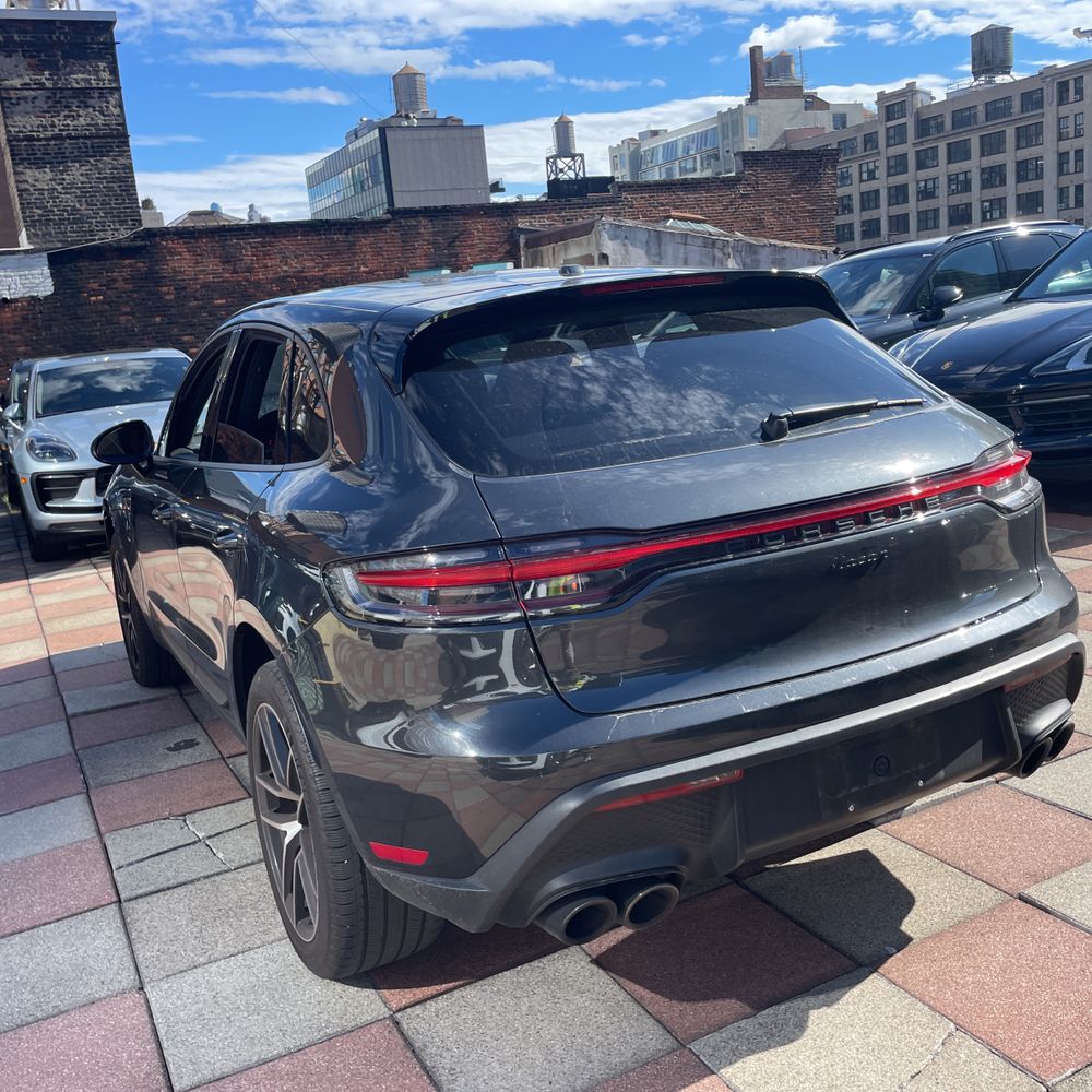 2022 Porsche Macan Base