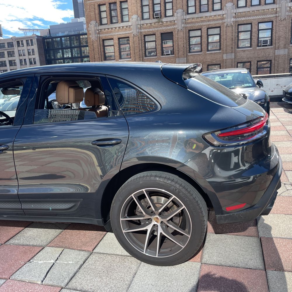 2022 Porsche Macan Base