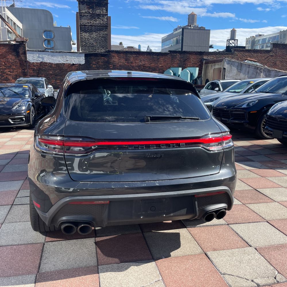 2022 Porsche Macan Base