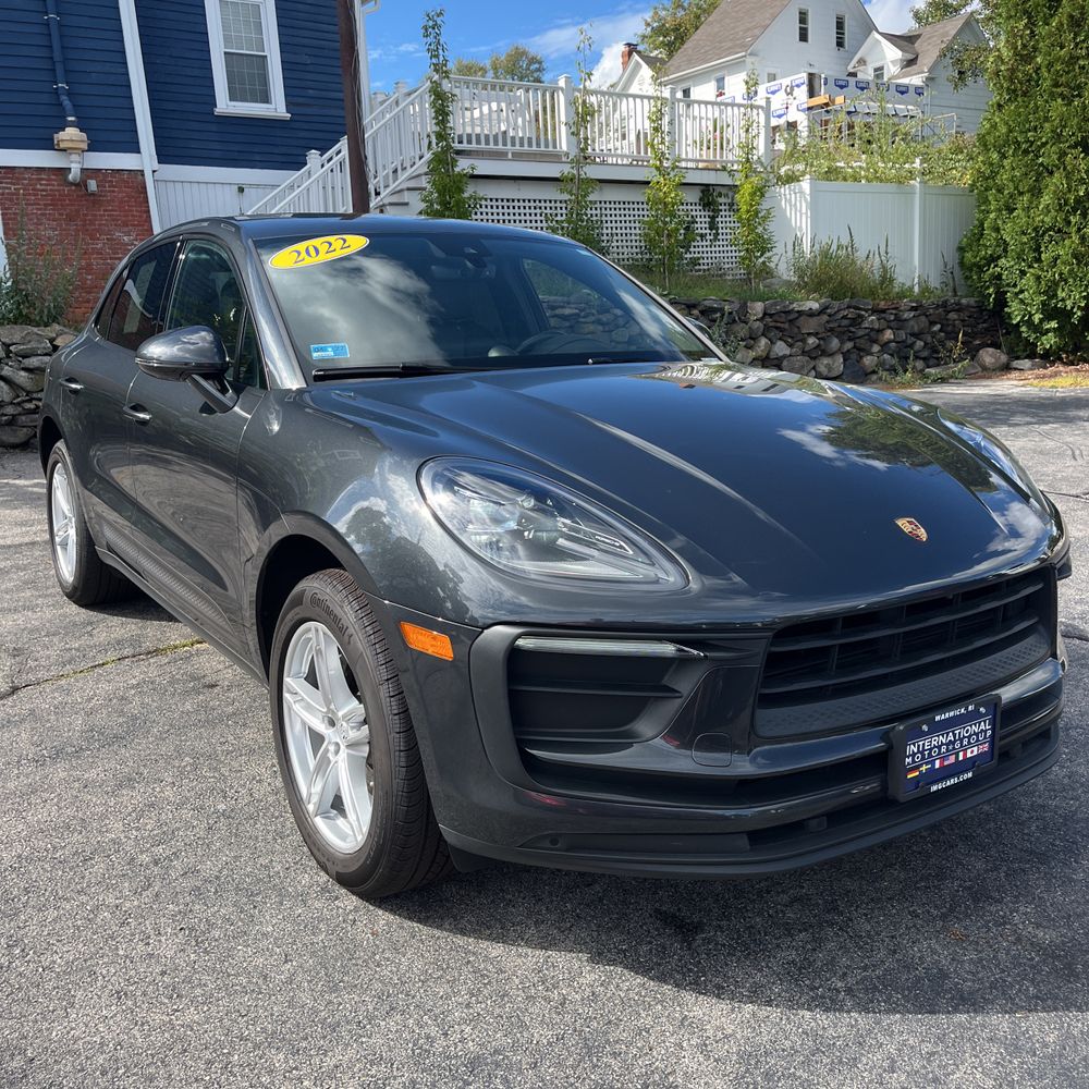 2022 Porsche Macan Base