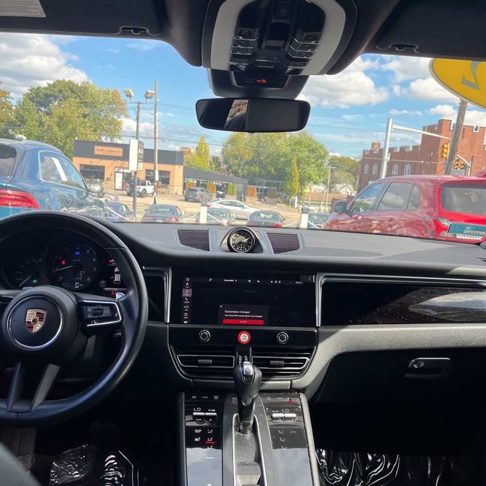2022 Porsche Macan Base
