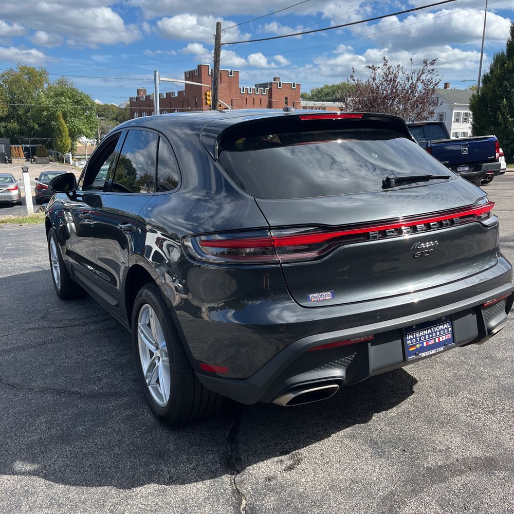 2022 Porsche Macan Base