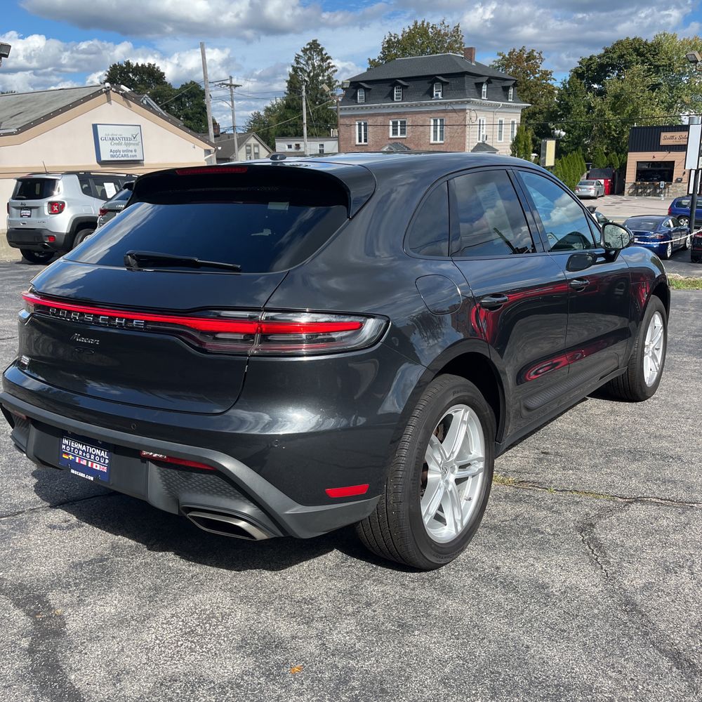 2022 Porsche Macan Base