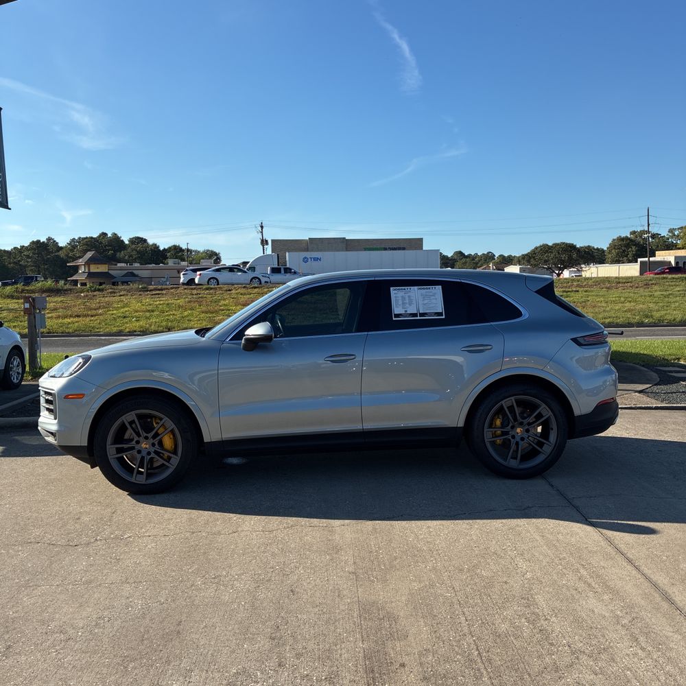 2024 Porsche Cayenne Base