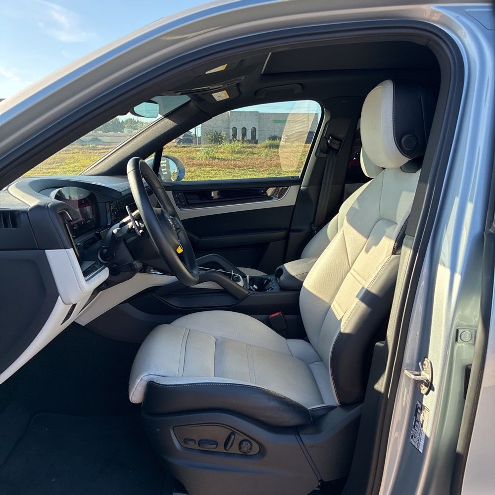 2024 Porsche Cayenne Base