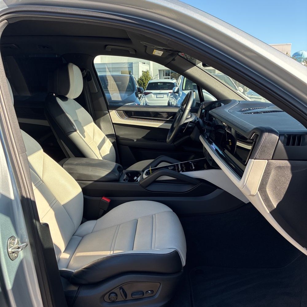 2024 Porsche Cayenne Base