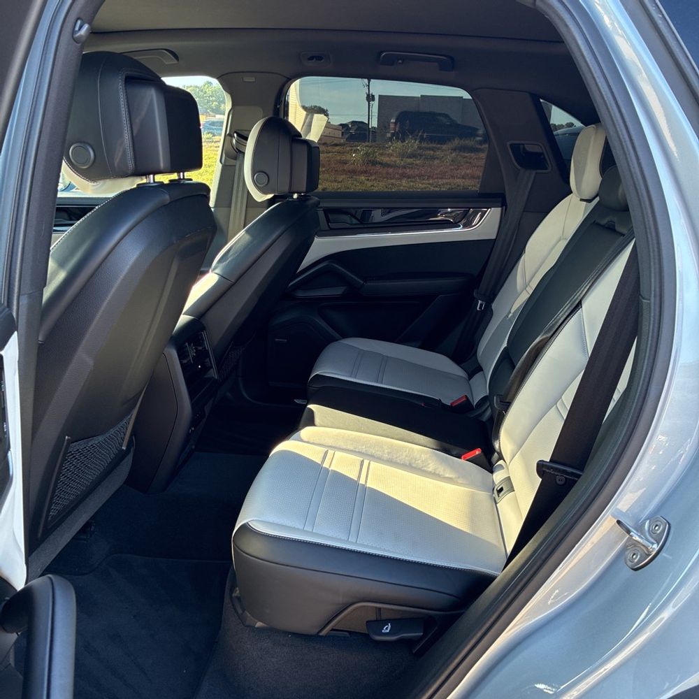 2024 Porsche Cayenne Base