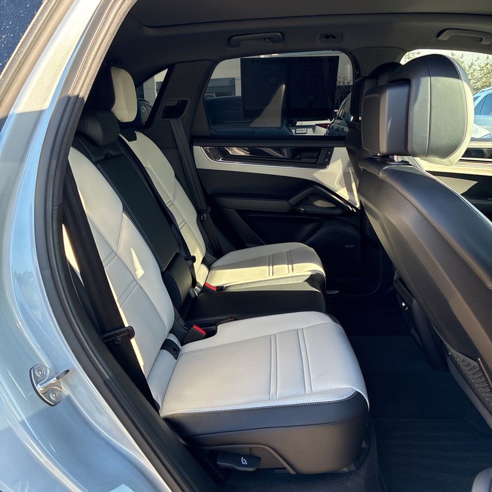 2024 Porsche Cayenne Base