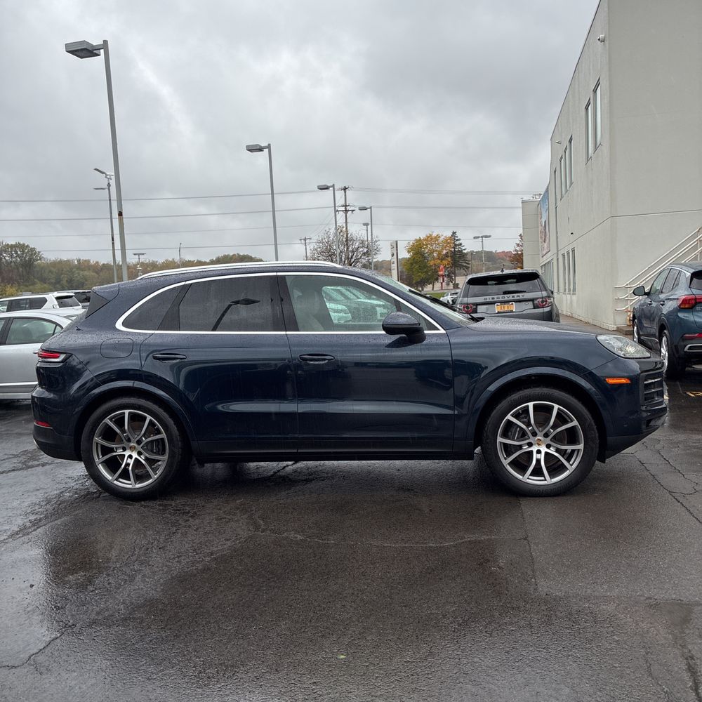 2024 Porsche Cayenne Base