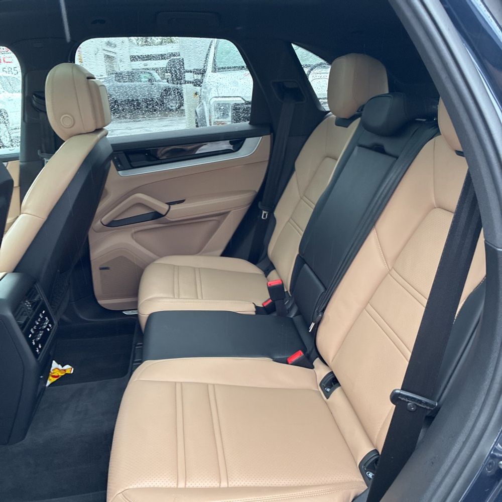 2024 Porsche Cayenne Base
