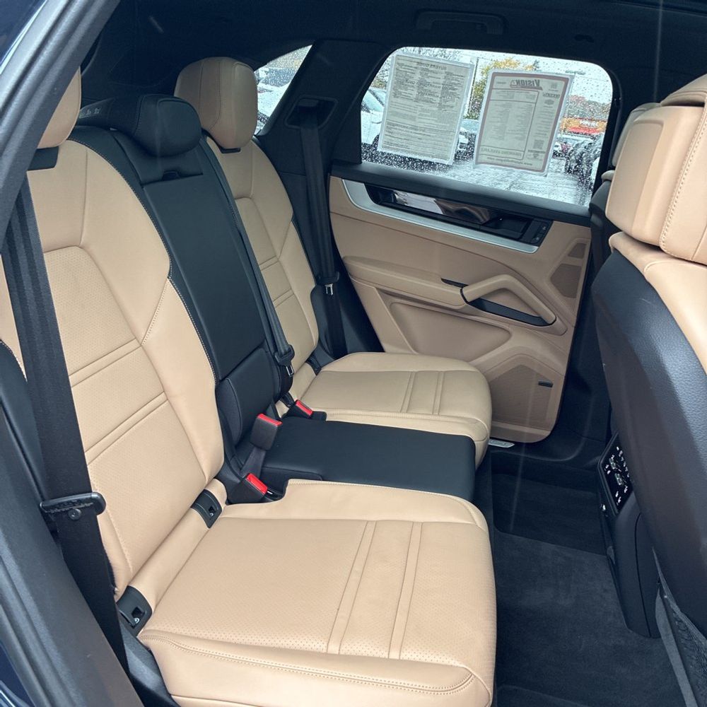 2024 Porsche Cayenne Base