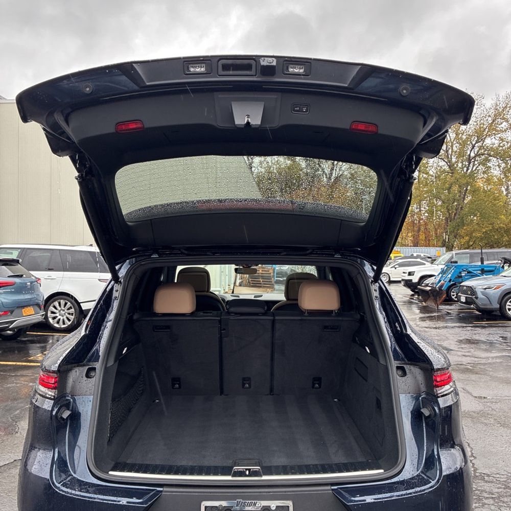 2024 Porsche Cayenne Base