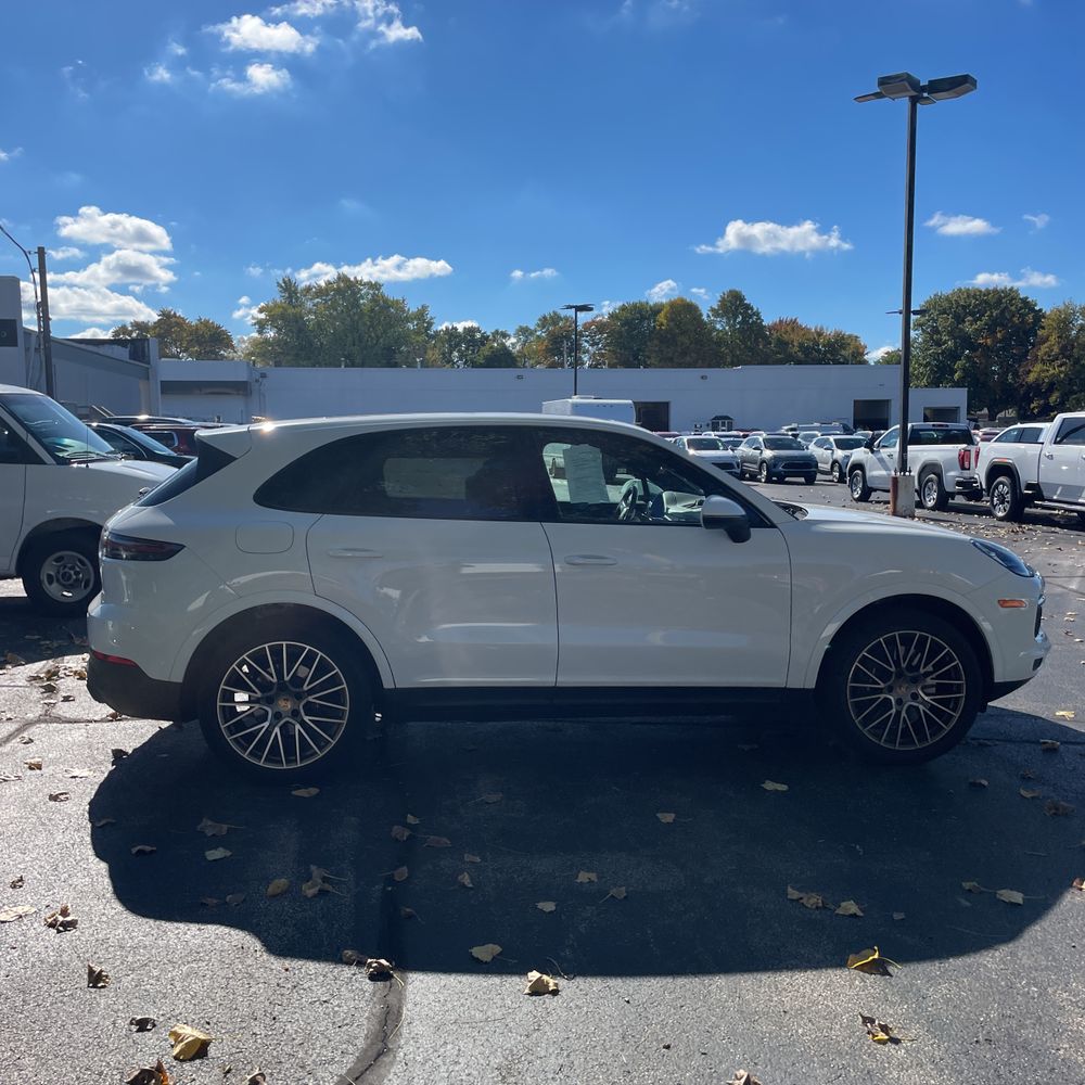 2023 Porsche Cayenne Platinum Edition