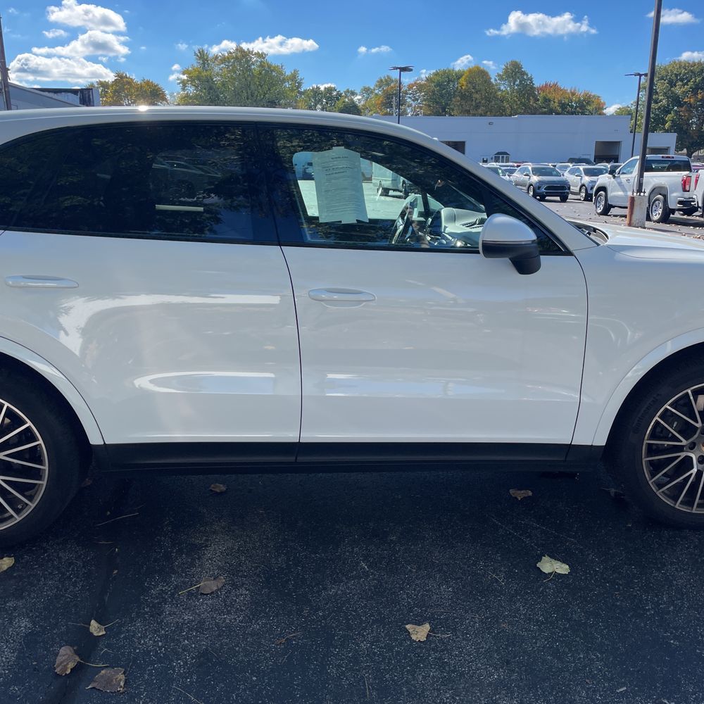 2023 Porsche Cayenne Platinum Edition