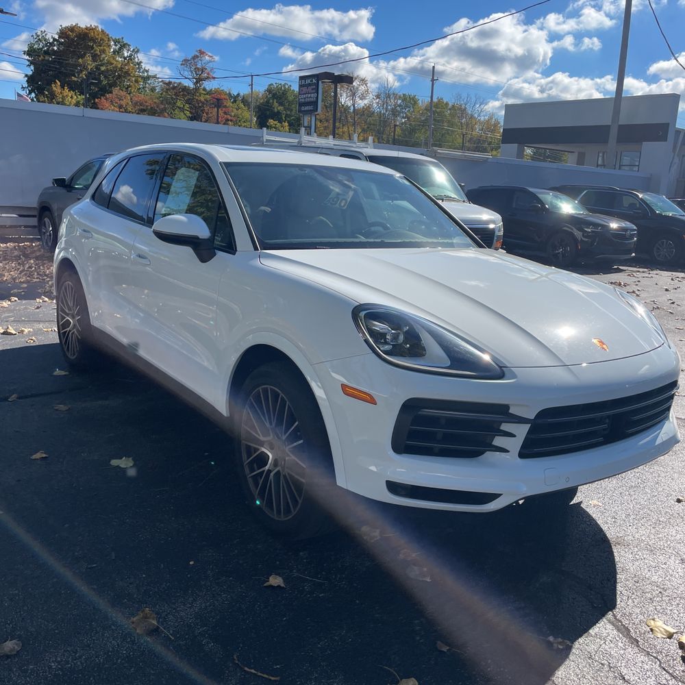 2023 Porsche Cayenne Platinum Edition