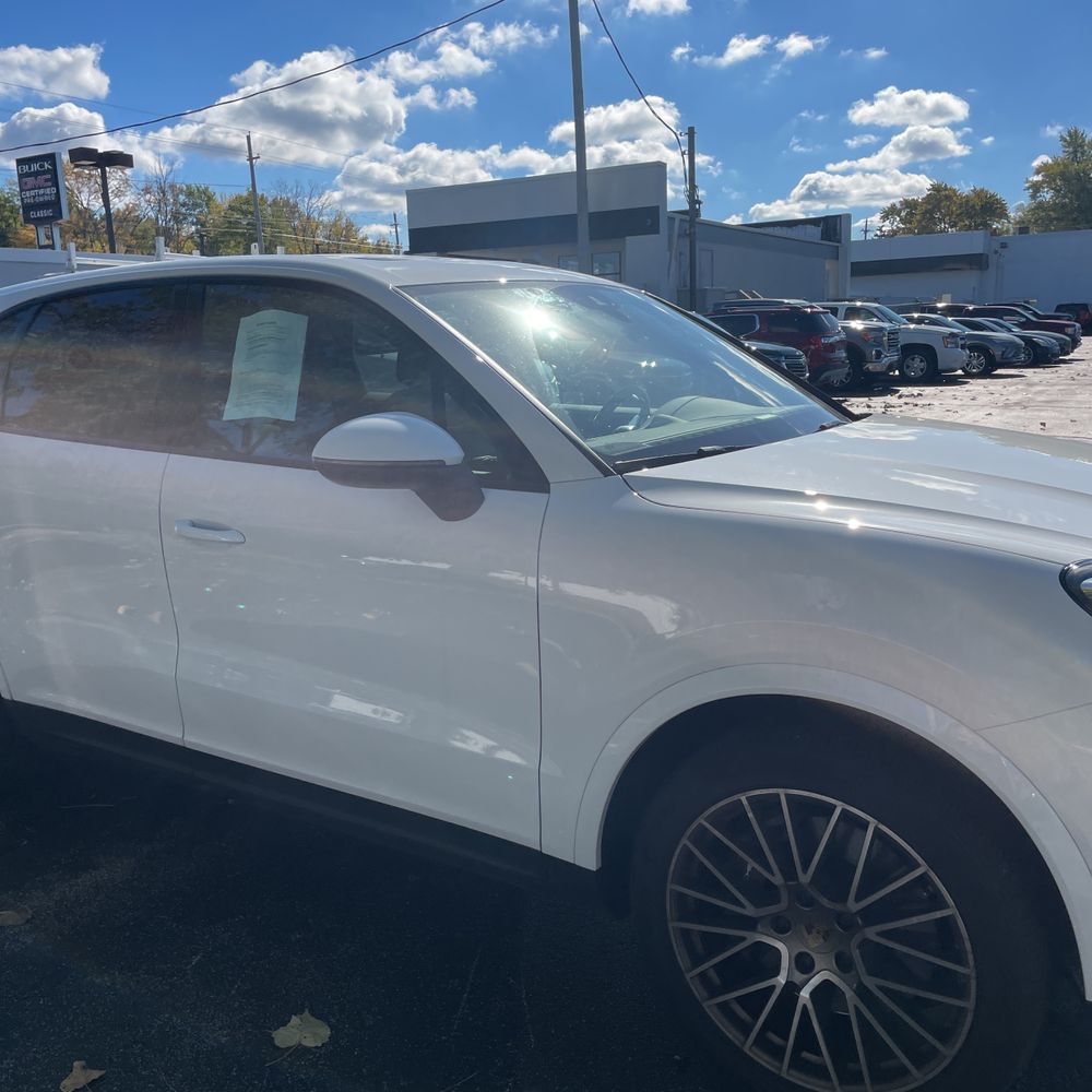 2023 Porsche Cayenne Platinum Edition