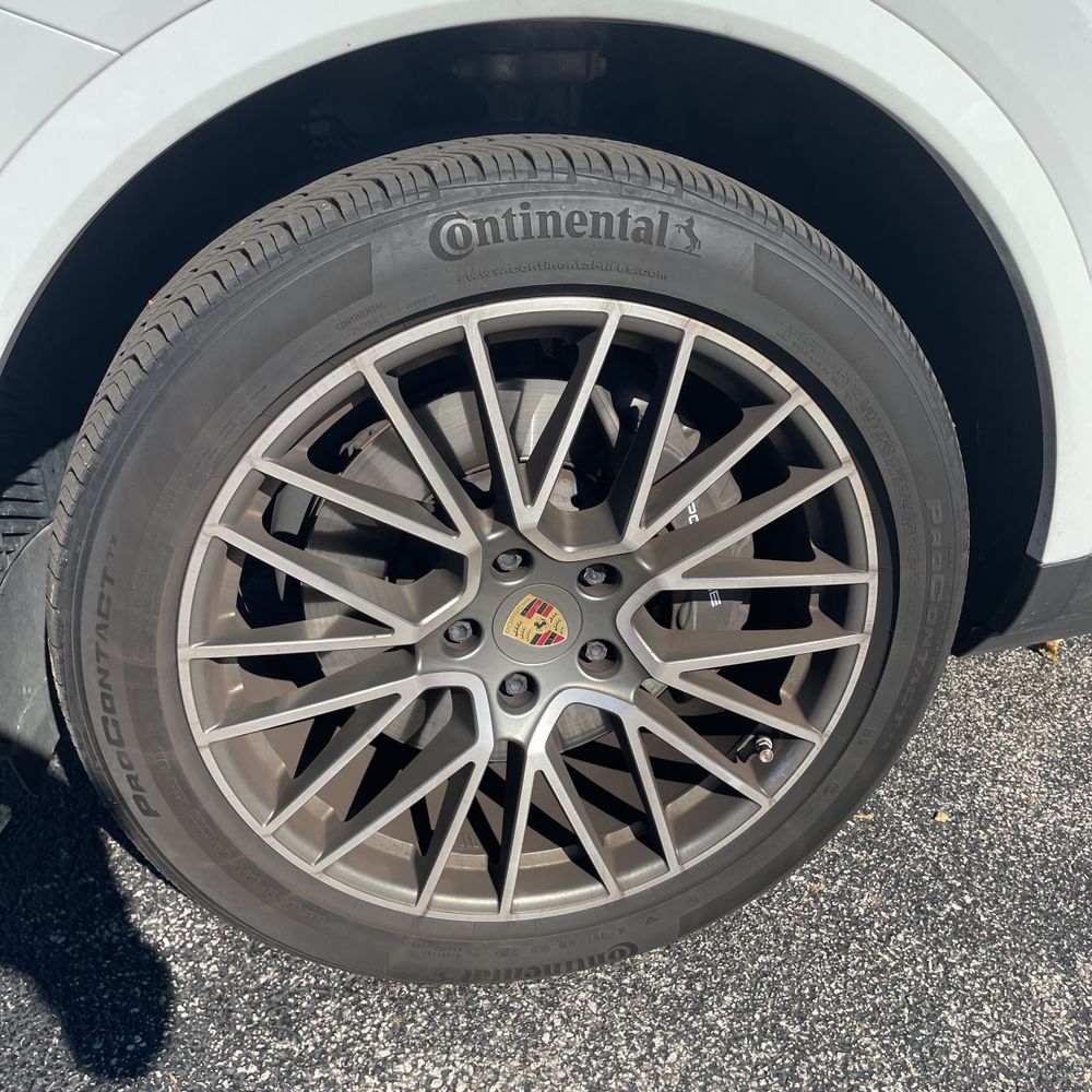 2023 Porsche Cayenne Platinum Edition