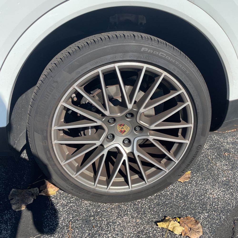 2023 Porsche Cayenne Platinum Edition