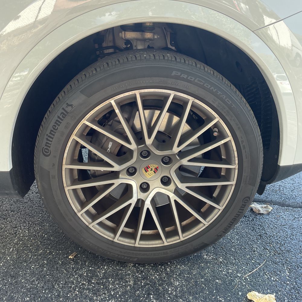 2023 Porsche Cayenne Platinum Edition