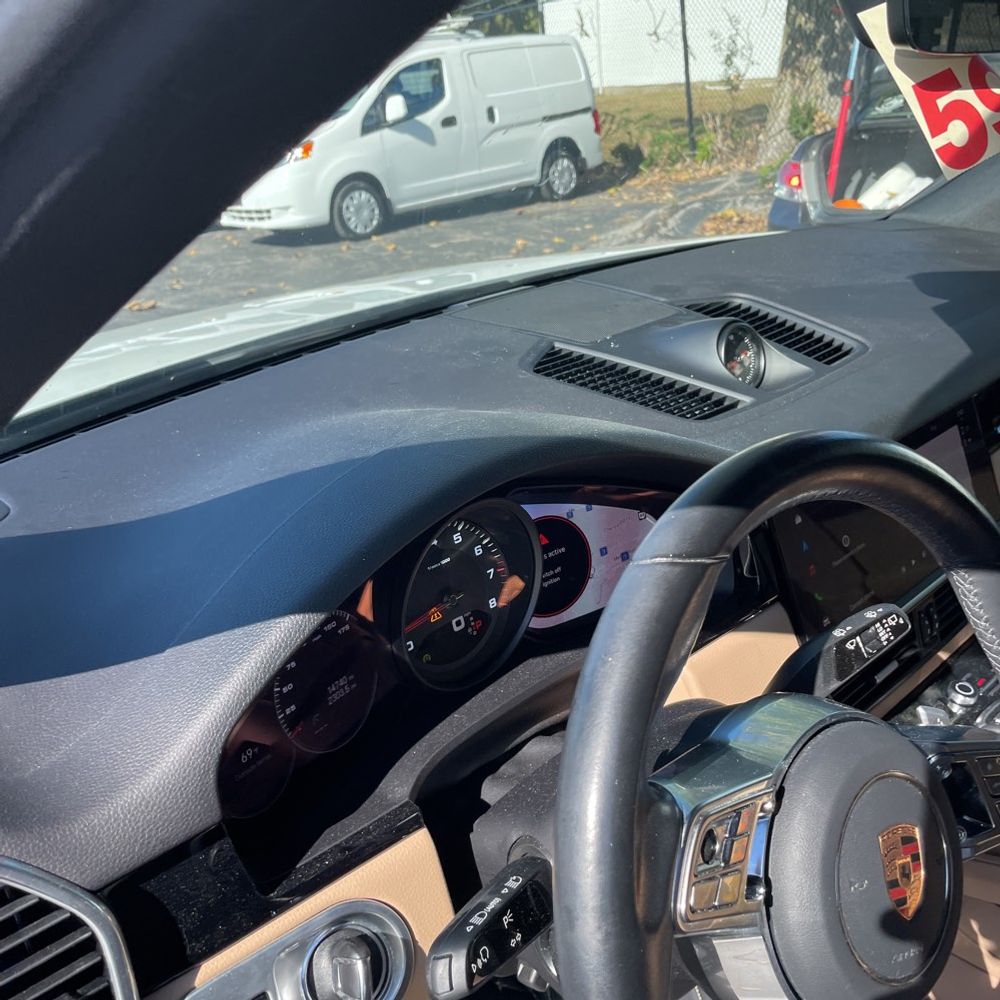 2023 Porsche Cayenne Platinum Edition
