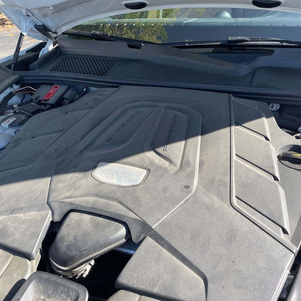 2023 Porsche Cayenne Platinum Edition