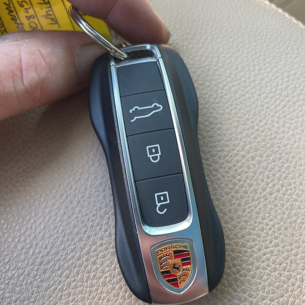2023 Porsche Cayenne Platinum Edition