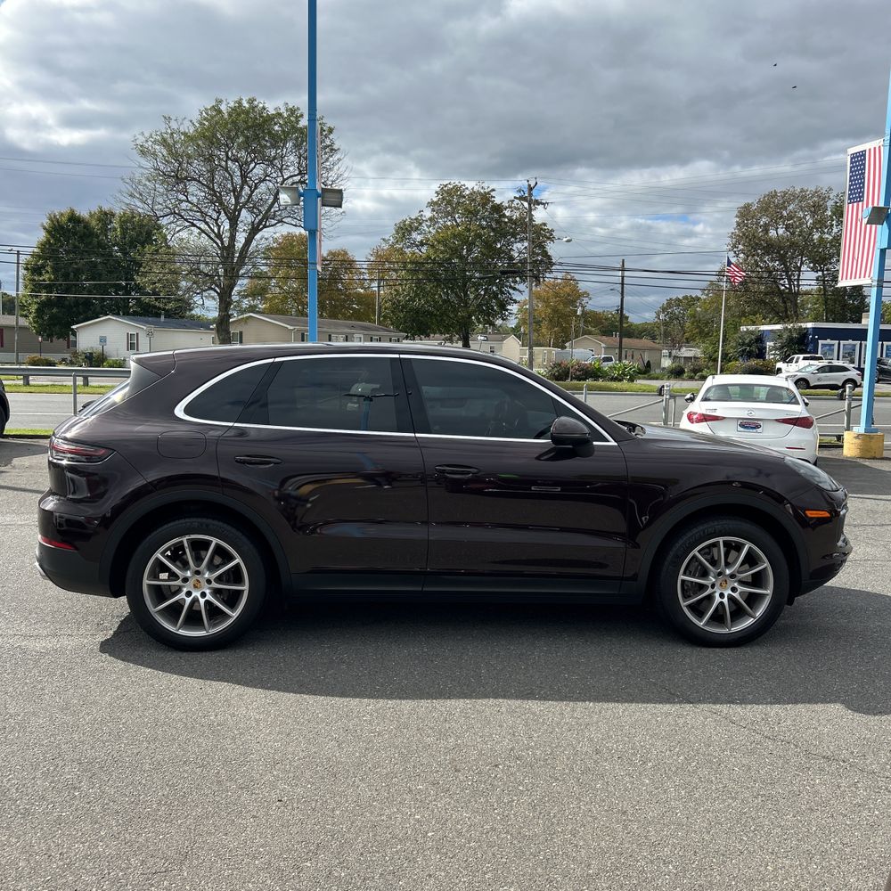 2023 Porsche Cayenne Base