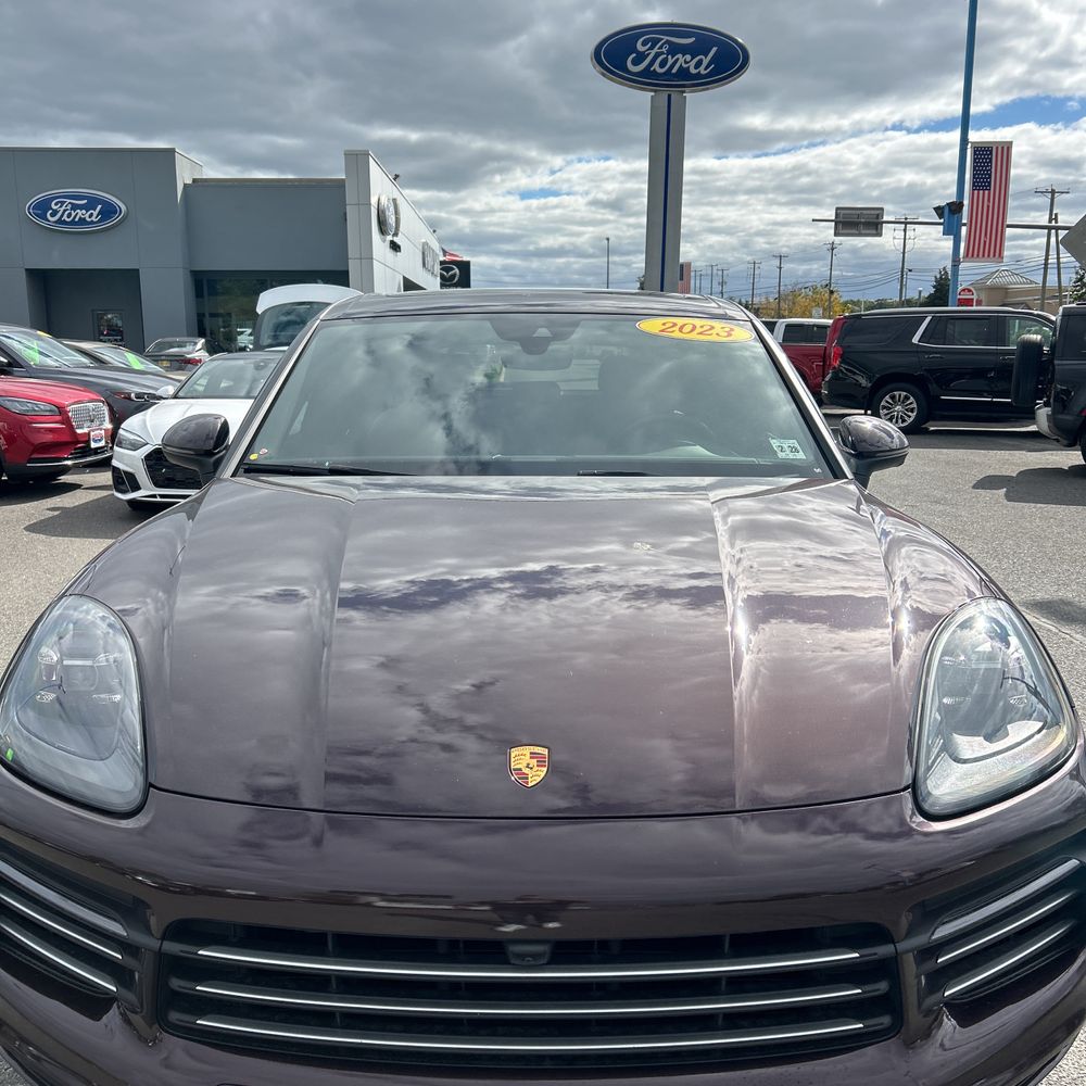 2023 Porsche Cayenne Base