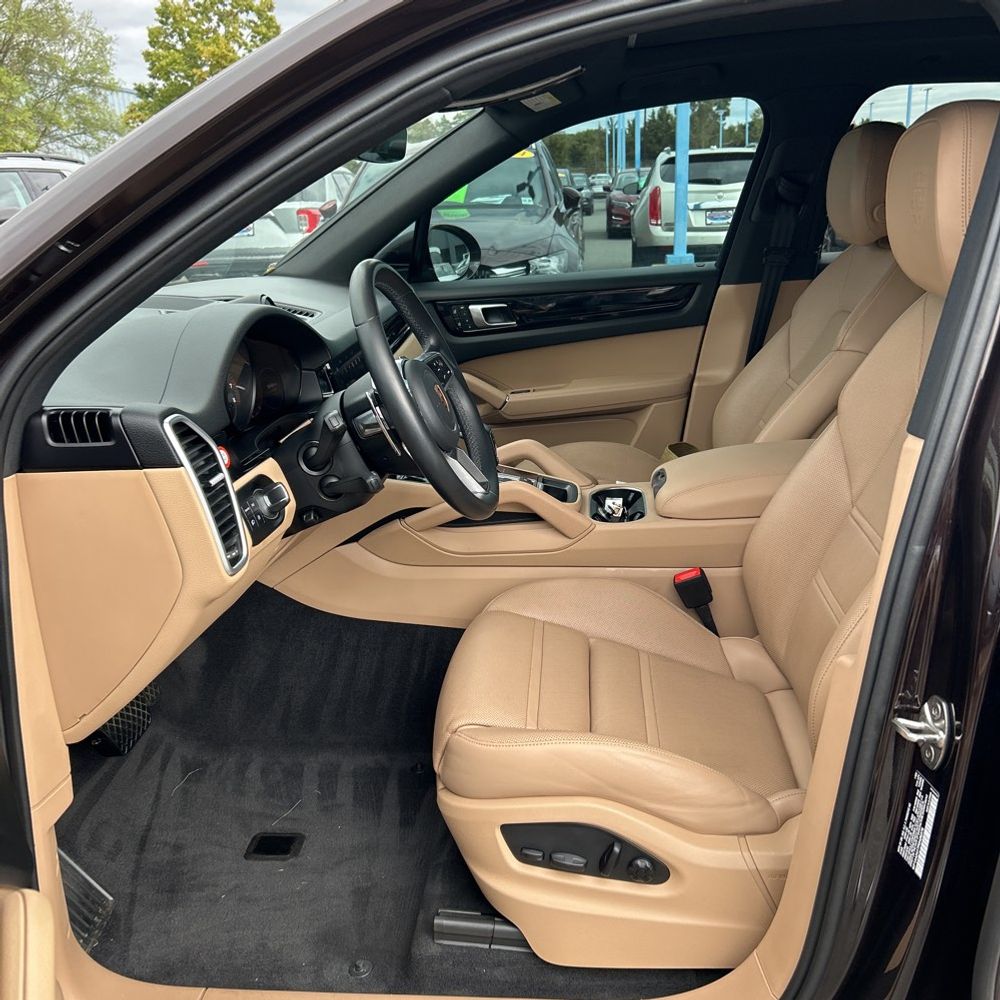 2023 Porsche Cayenne Base