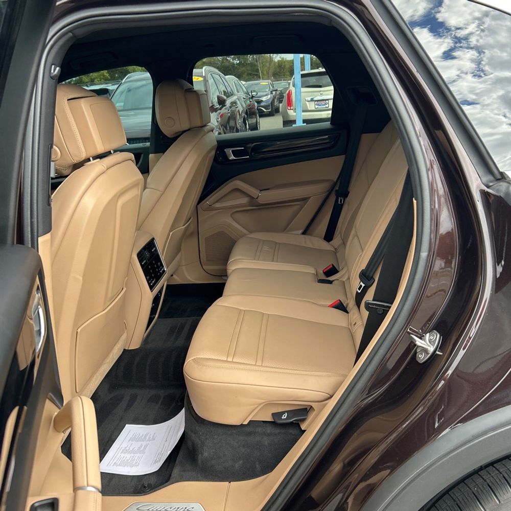 2023 Porsche Cayenne Base