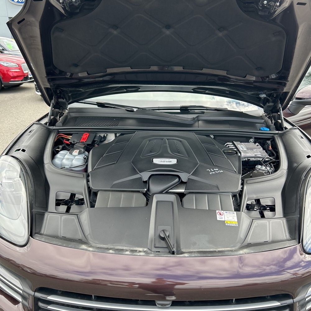2023 Porsche Cayenne Base