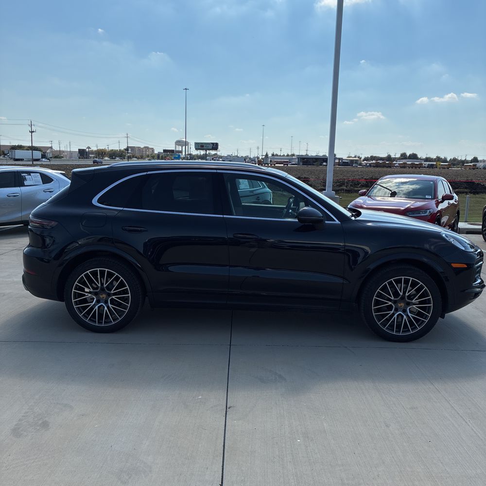 2022 Porsche Cayenne Base