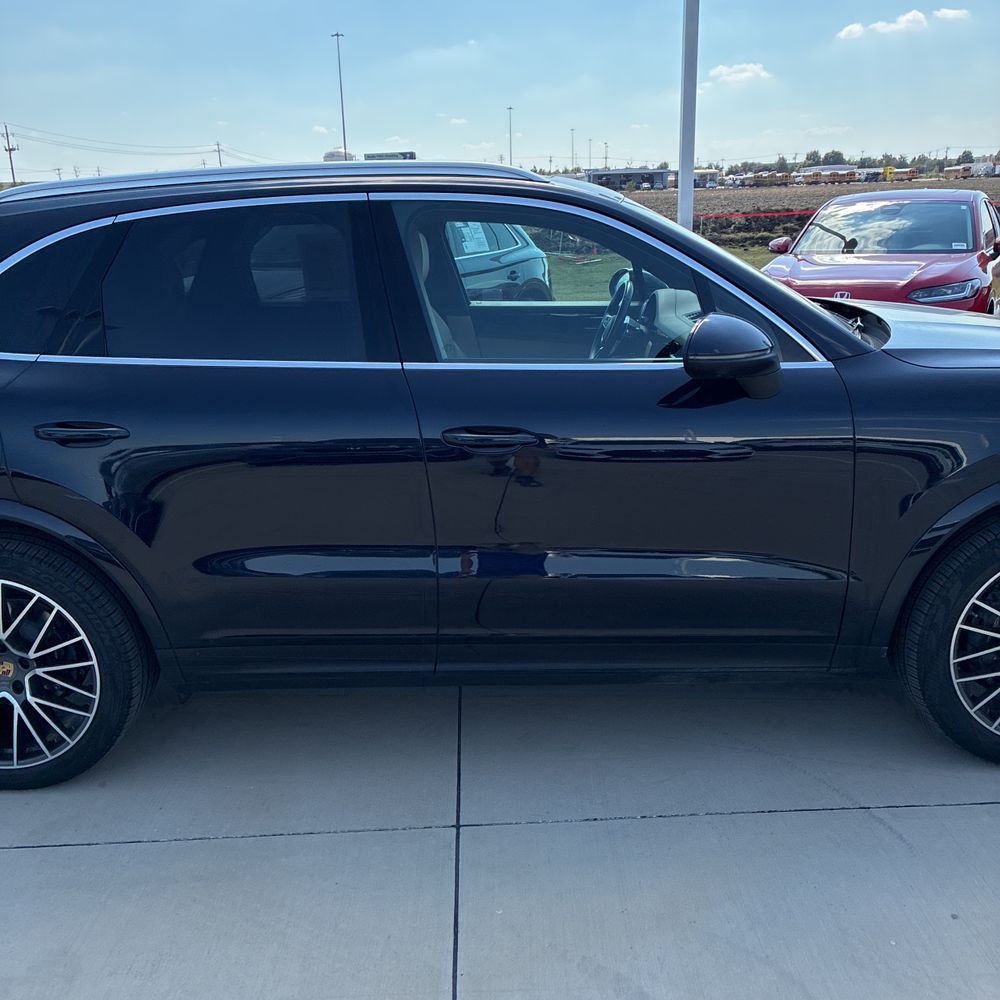 2022 Porsche Cayenne Base