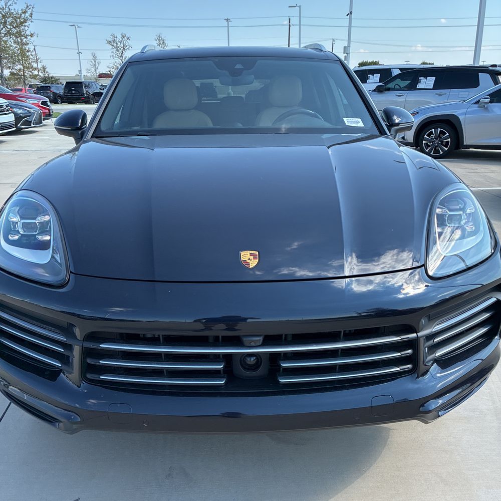 2022 Porsche Cayenne Base