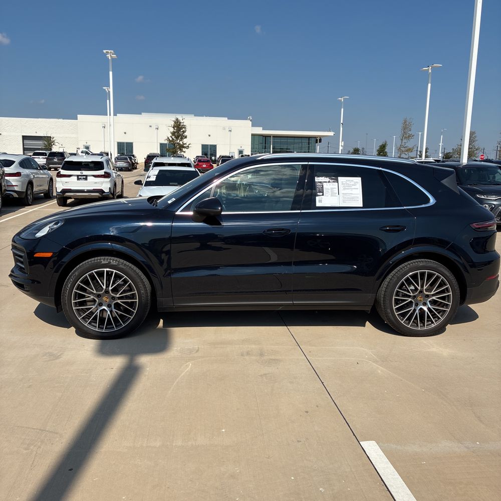 2022 Porsche Cayenne Base