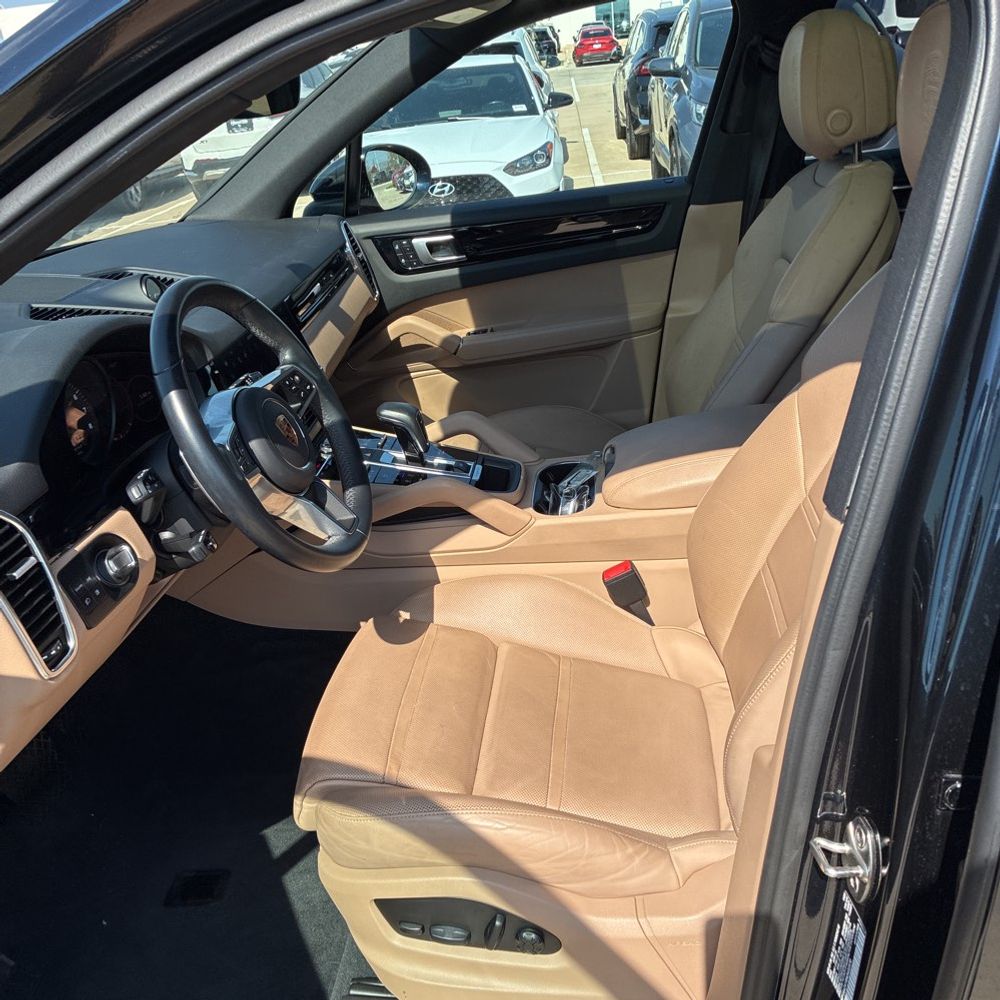 2022 Porsche Cayenne Base
