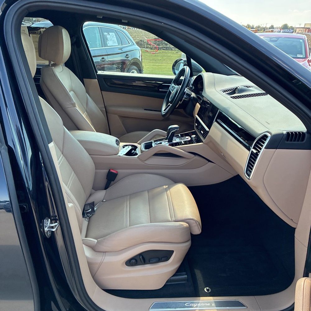 2022 Porsche Cayenne Base