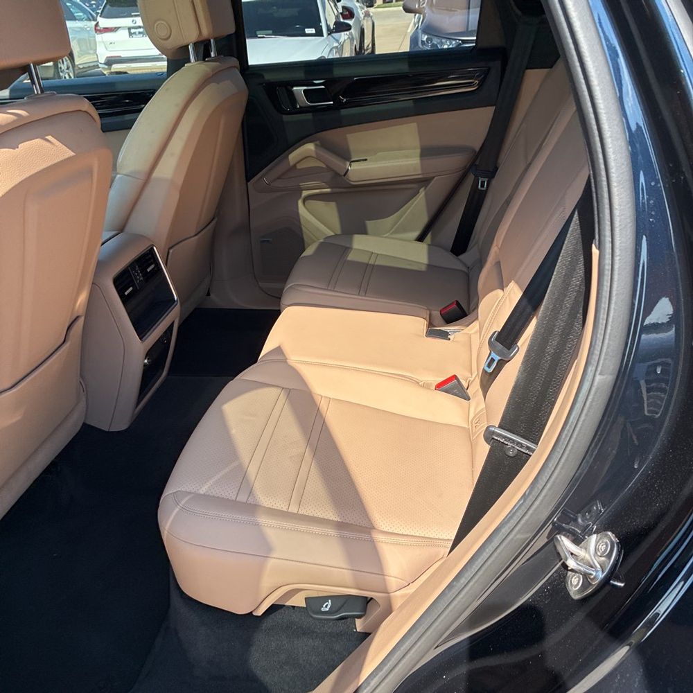 2022 Porsche Cayenne Base