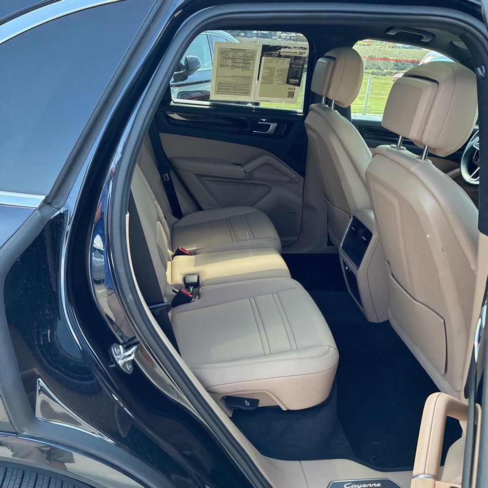 2022 Porsche Cayenne Base