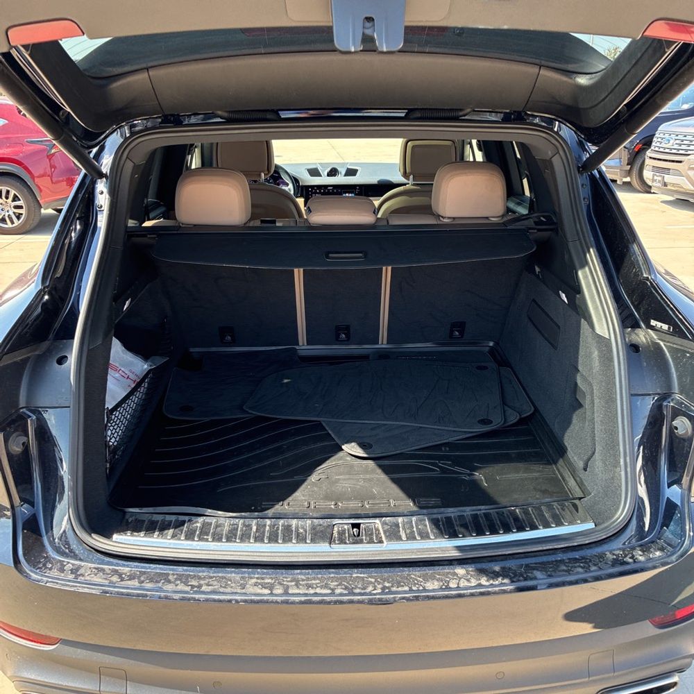 2022 Porsche Cayenne Base