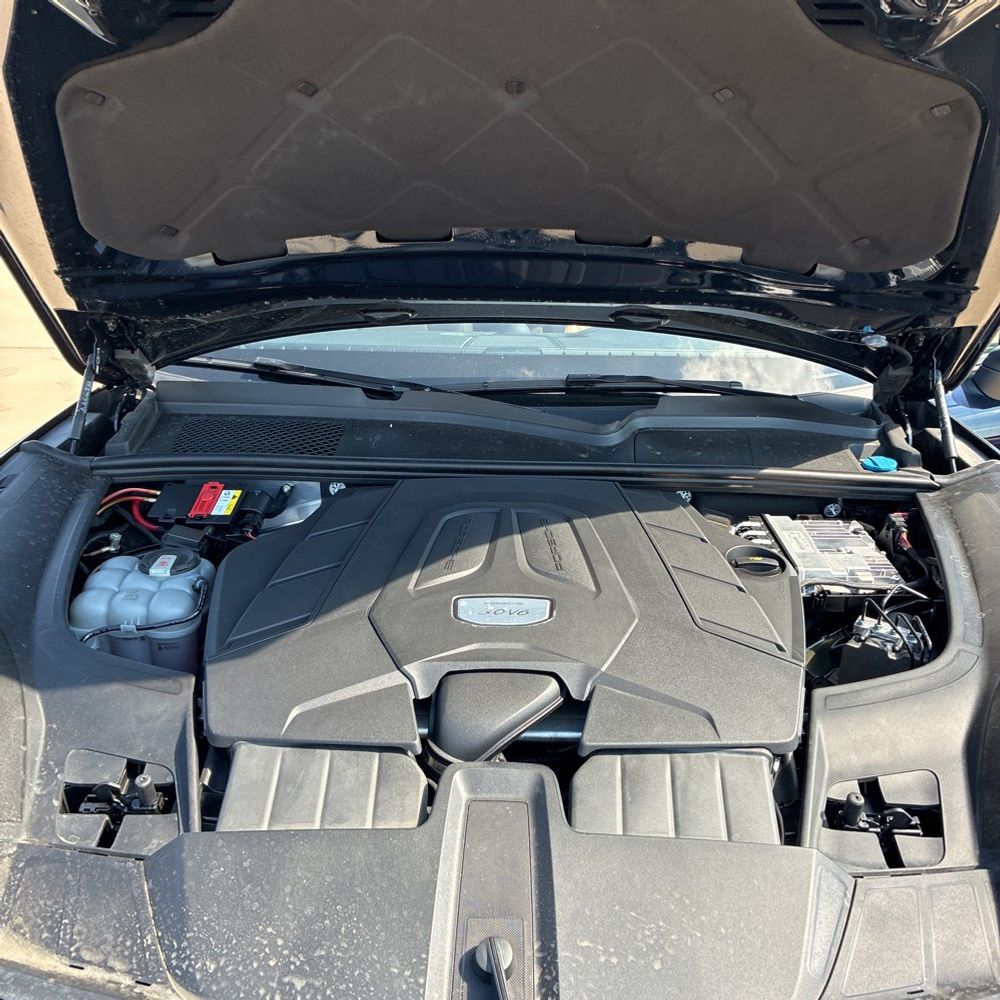2022 Porsche Cayenne Base