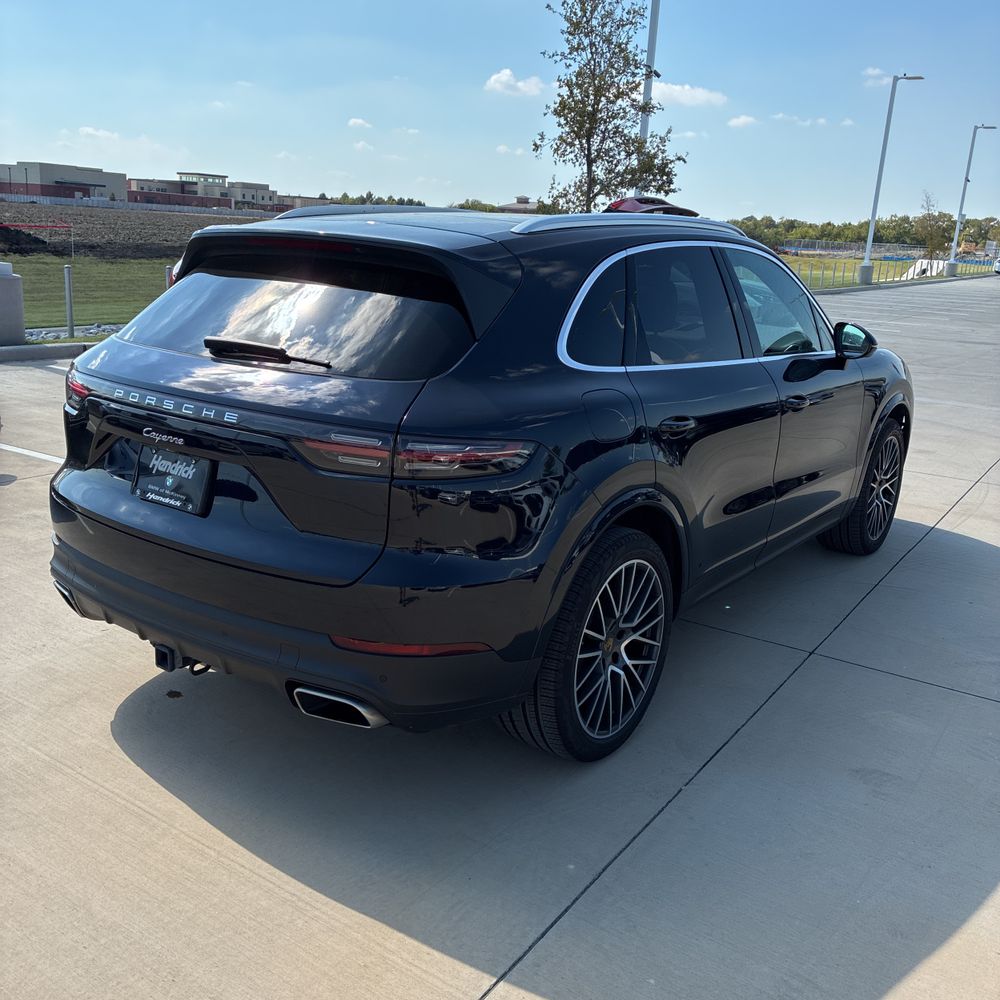 2022 Porsche Cayenne Base
