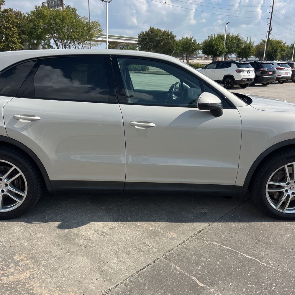 2021 Porsche Cayenne Base