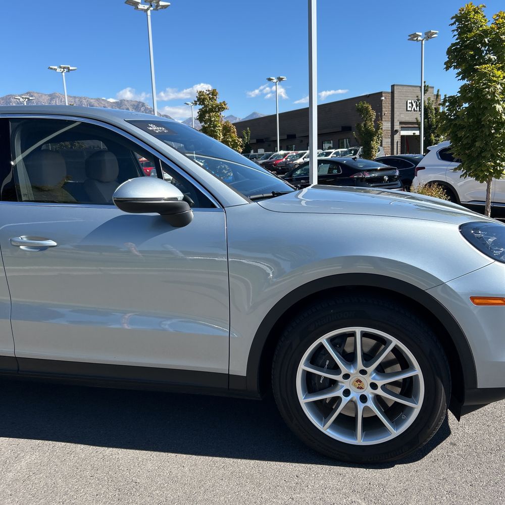 2024 Porsche Cayenne Base