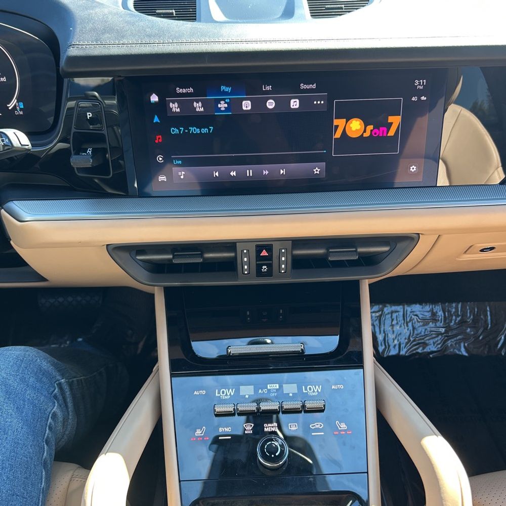 2024 Porsche Cayenne Base